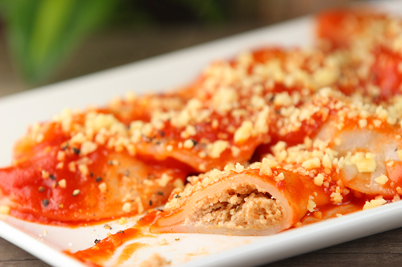 Vegan Ravioli With Garlicky Tomato Sauce